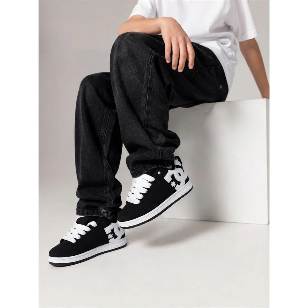 DC Court Graffik Youth Sneakers Black White Skate Shoes Size 3